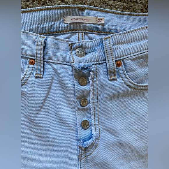 Levi's Wedgie Straight Light Blue Denim Jeans Size 4 / 27 - Picture 7 of 16